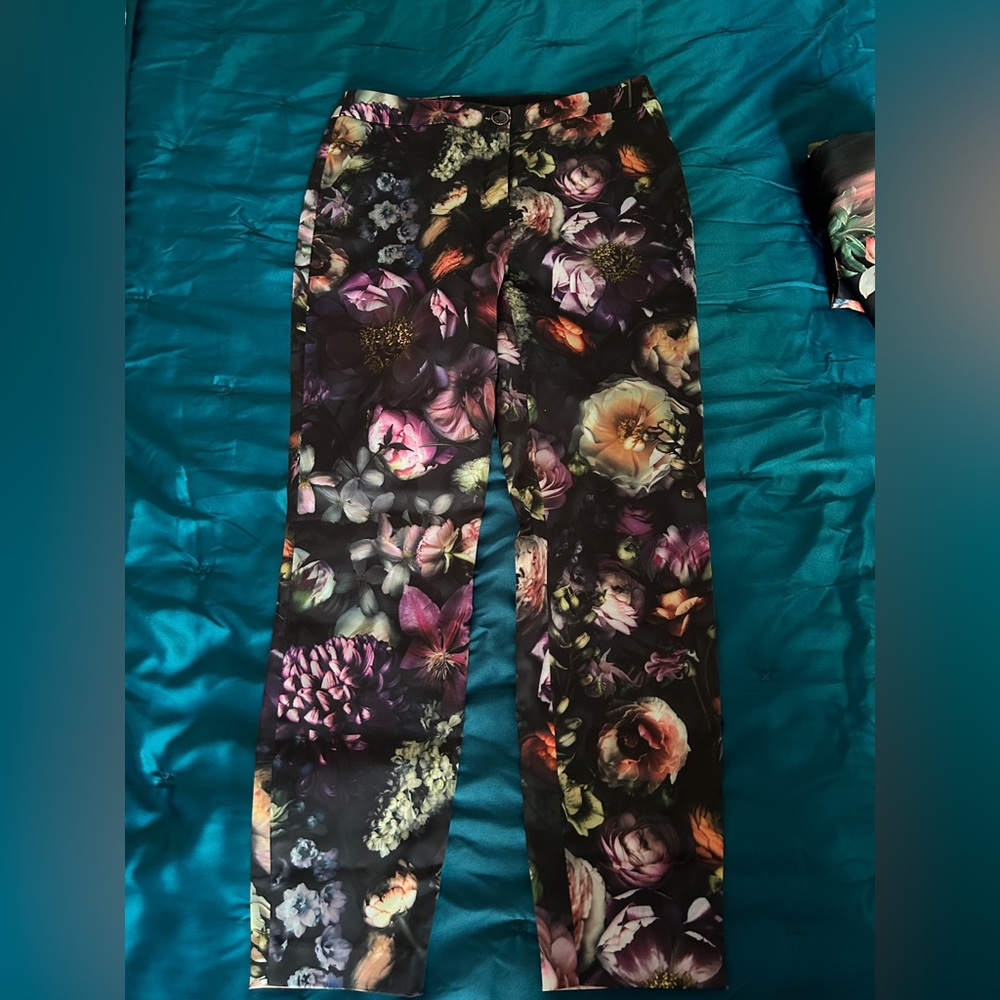 Black floral Ted baker trousers size 2 (6)